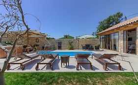 Cozy Villa Pietra With Private Pool And Whirpool